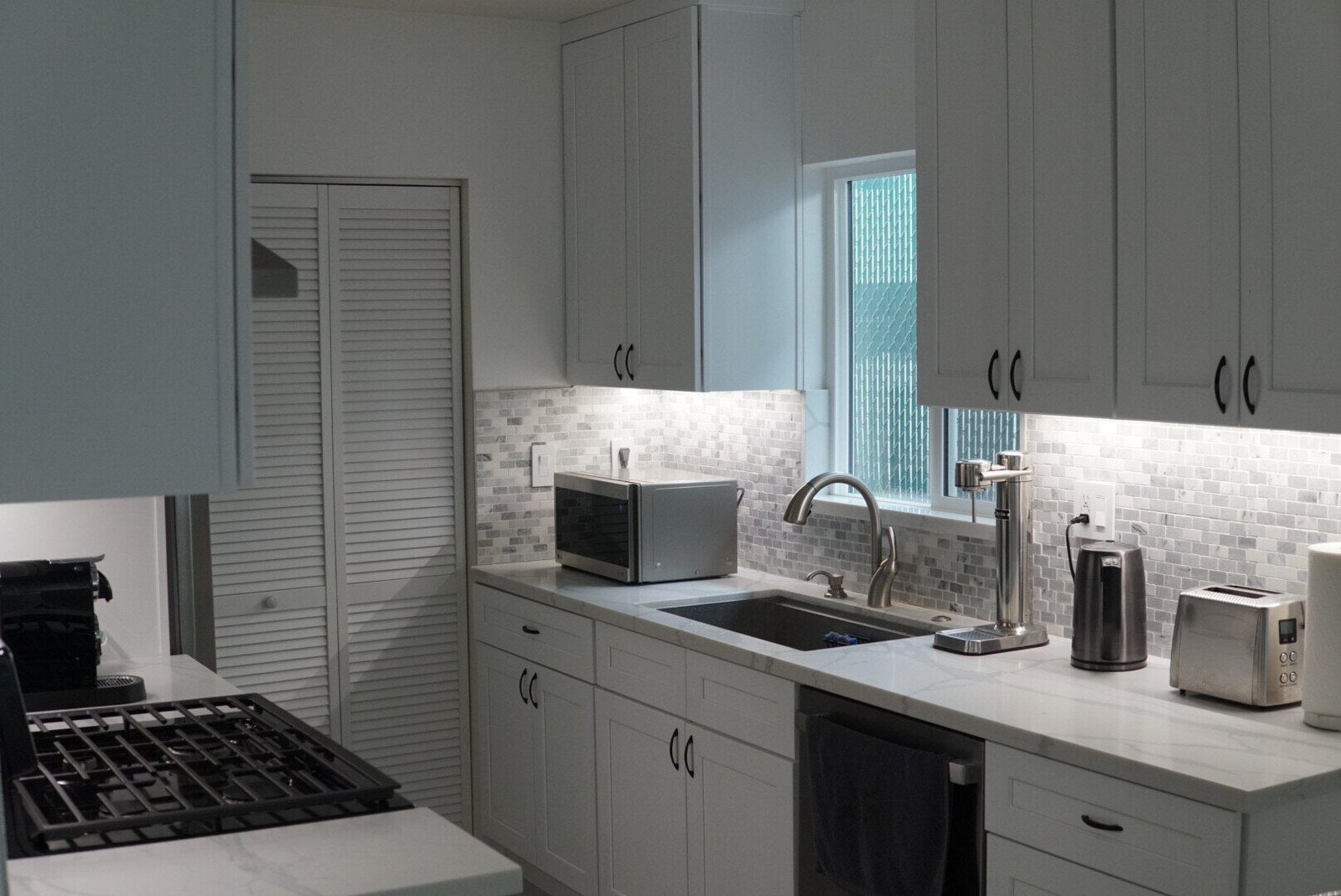 Newly remodeled kitchen with LED under-cabinet lighting, new cabinets, and GFCI connections for appliances by LAProElectrical.
